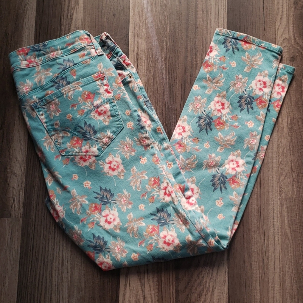 Pretty floral mid rise skinny jeans